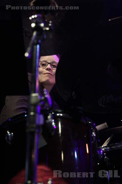 MELISSA LAVEAUX - 2011-01-15 - PARIS - La Fleche d'Or - 